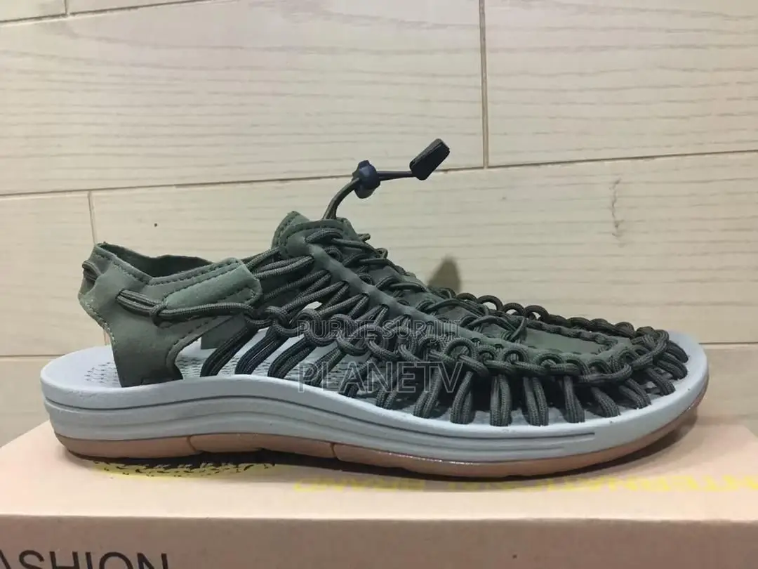 Chaussures Très Jolie Et Original Disponible Ss Of