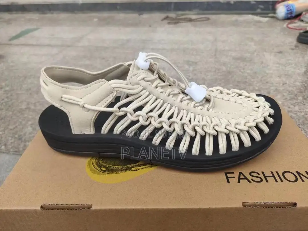 Chaussures Très Jolie Et Original Disponible Ss Of