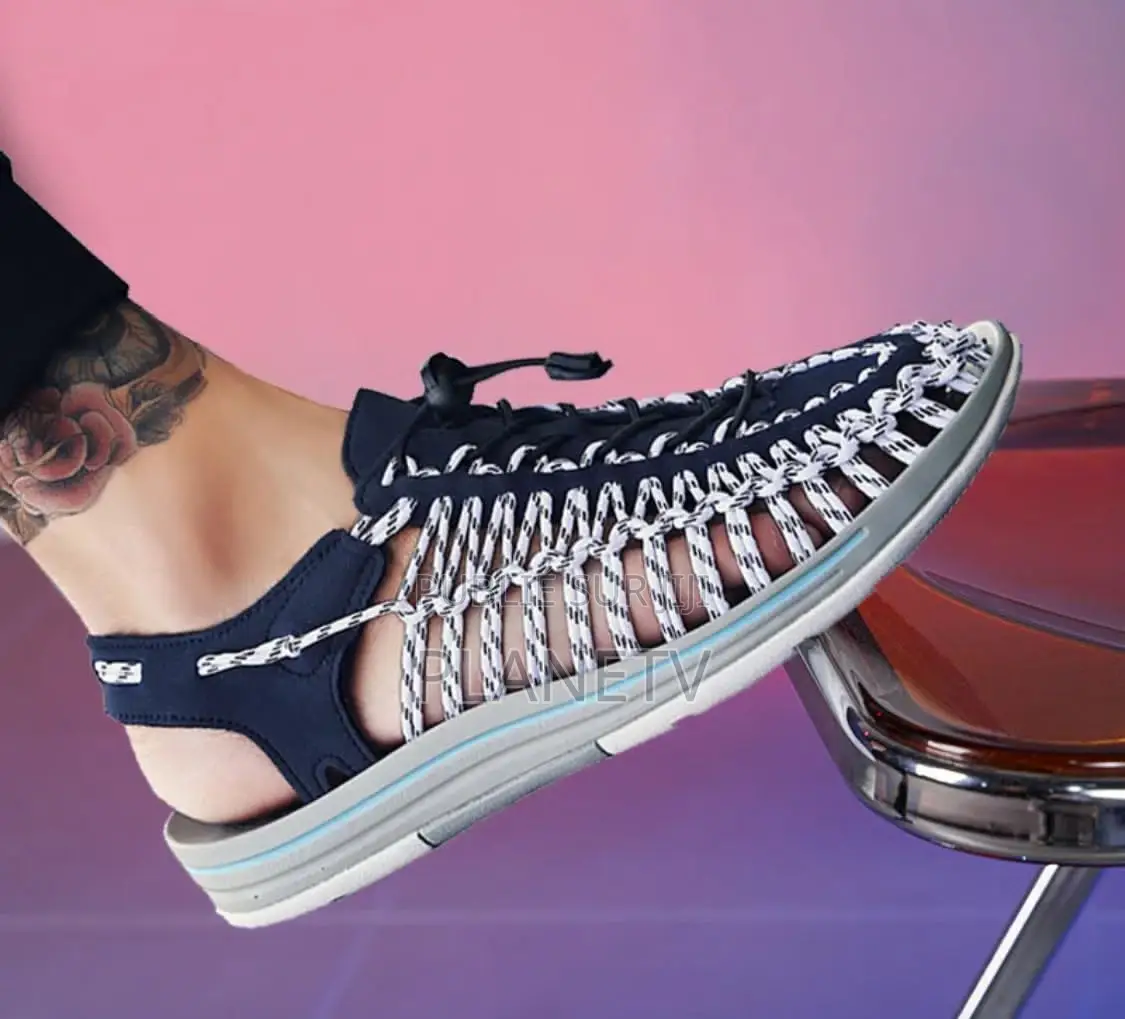 Chaussures Très Jolie Et Original Disponible Ss Of