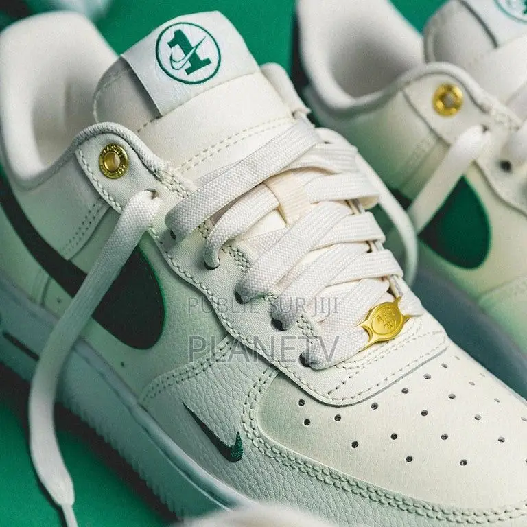 Air Force Très Jolie Originale Disponible Of