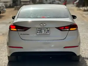Hyundai Elantra 2017 Blanc