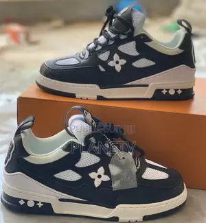 Photo - LV Original De Couleur Noir Et Blanc Disponible Ss