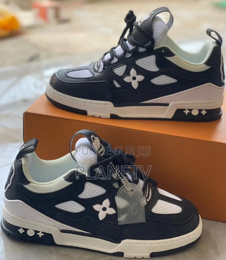 LV Original De Couleur Noir Et Blanc Disponible Ss