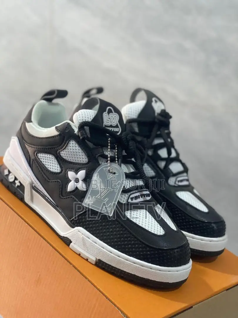 LV Original De Couleur Noir Et Blanc Disponible Ss