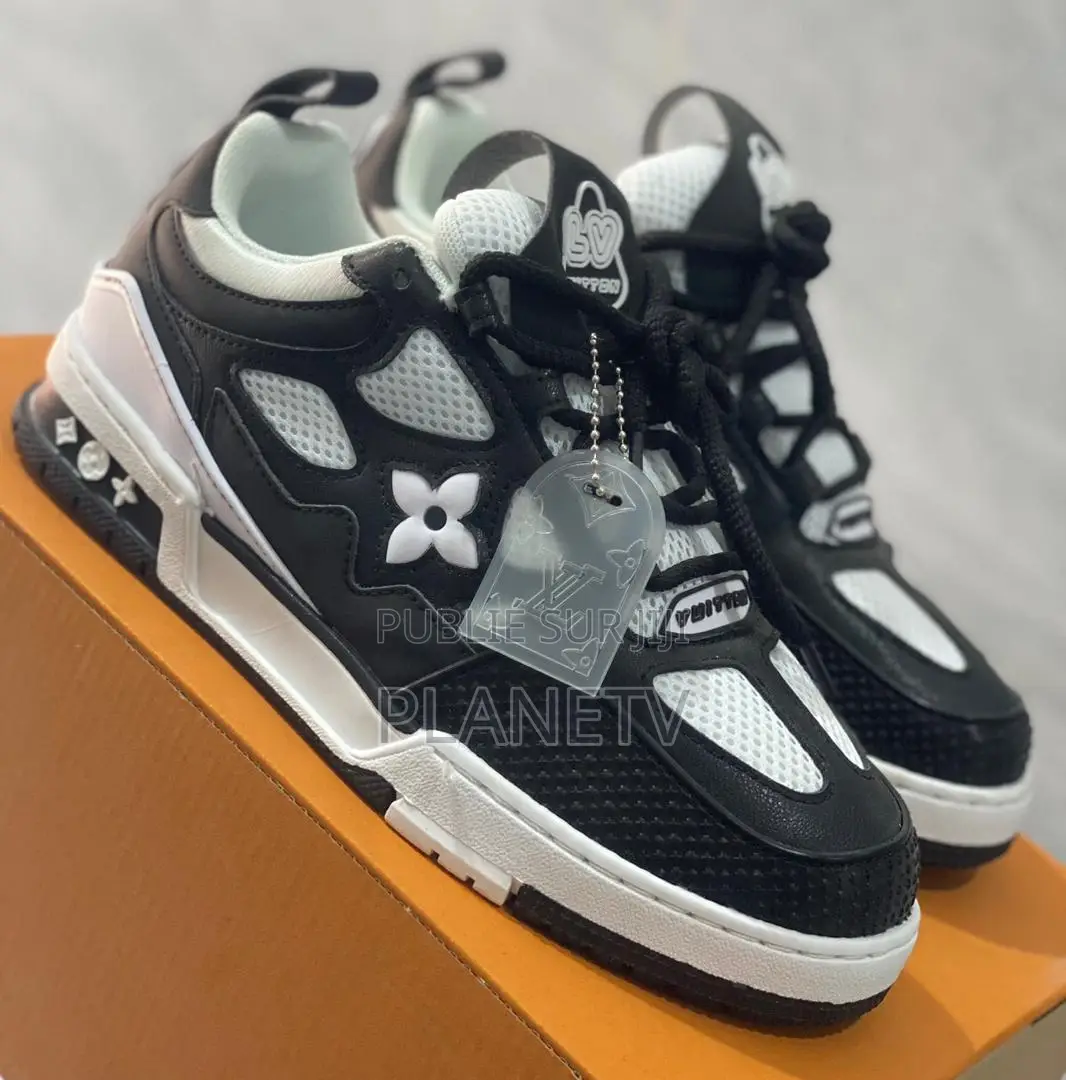 LV Original De Couleur Noir Et Blanc Disponible Ss