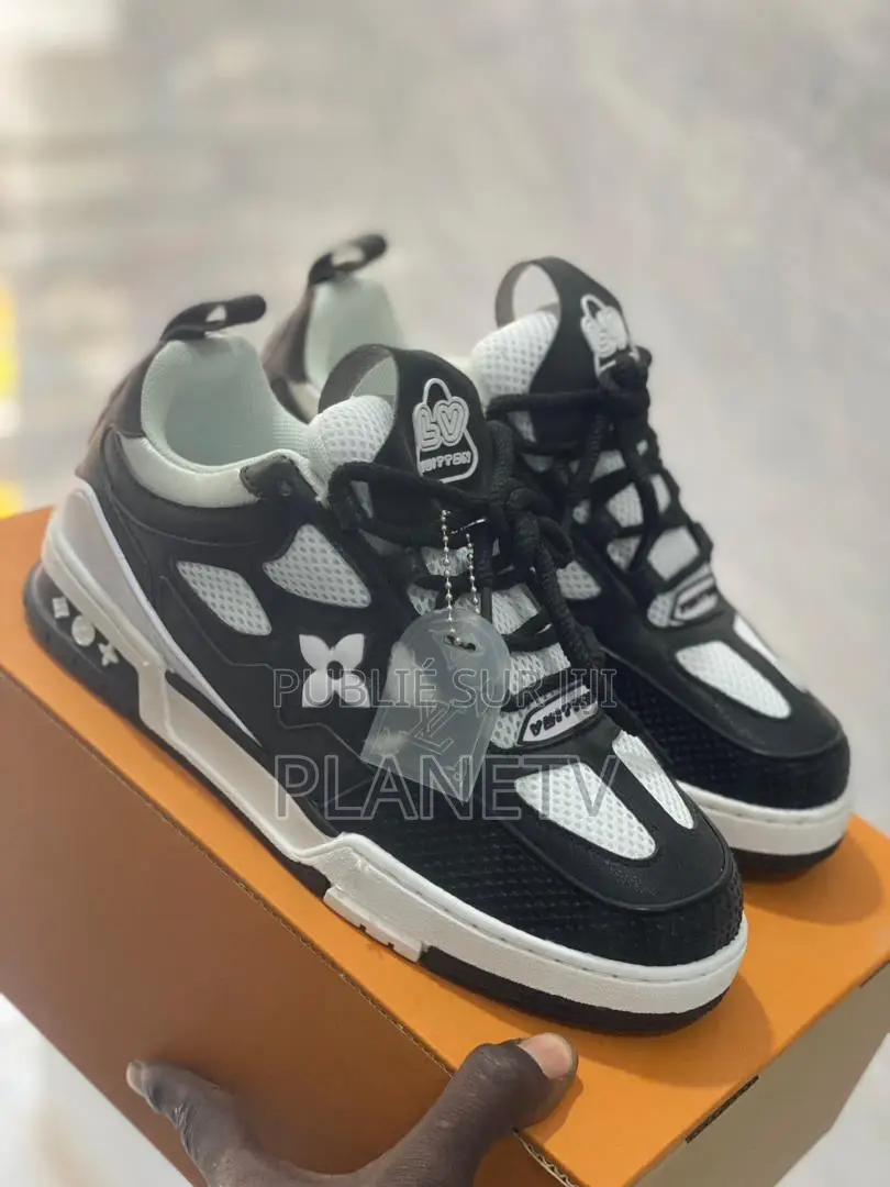 LV Original De Couleur Noir Et Blanc Disponible Ss