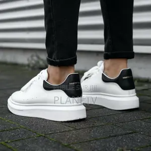 Photo - Chaussures Très Jolie Originale Disponible Ss