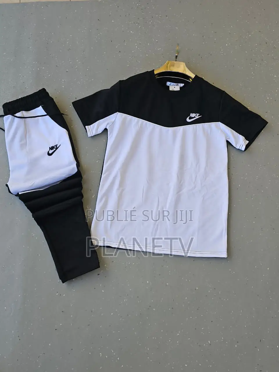 Ensemble Très Jolie Disponible Kb