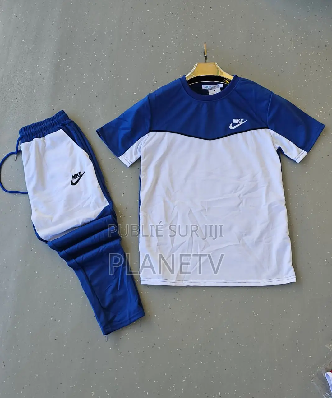 Ensemble Très Jolie Disponible Kb