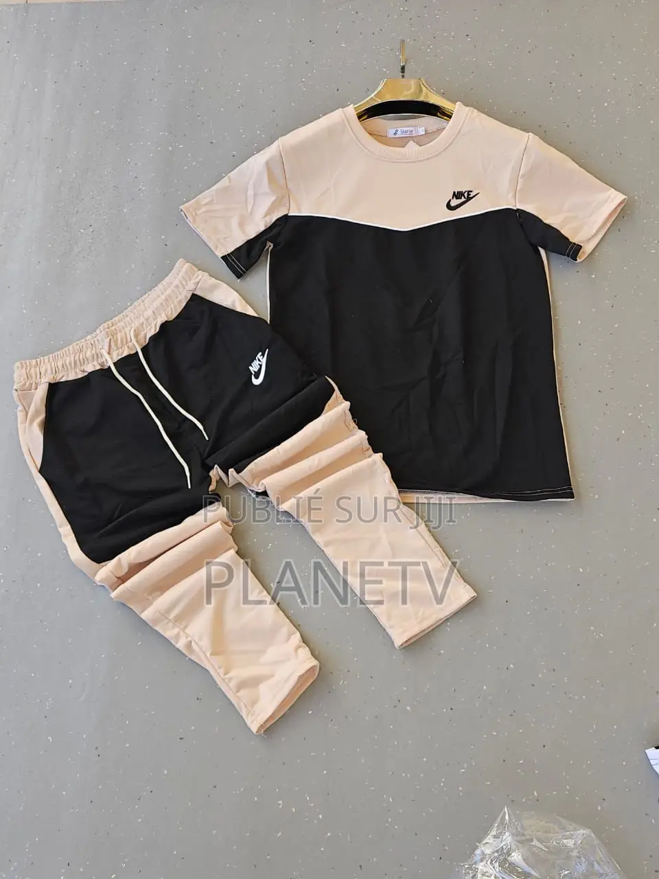 Ensemble Très Jolie Disponible Kb