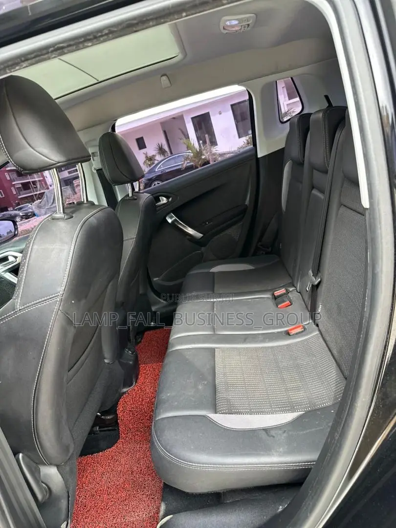 PEUGEOT 2008 2016 Noir