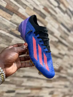 Photo - Crampons Adidas