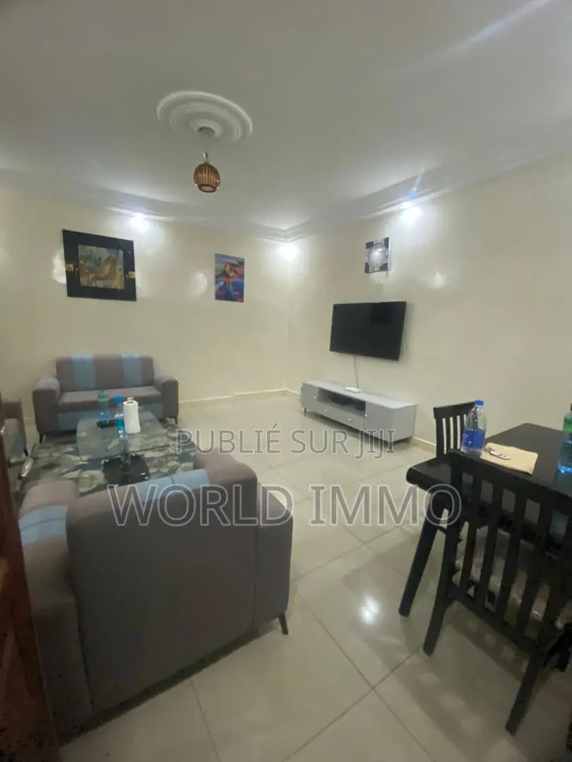 Furnished 1chbre Chambre et salon dans Studio Meublé, Almadies à Louer