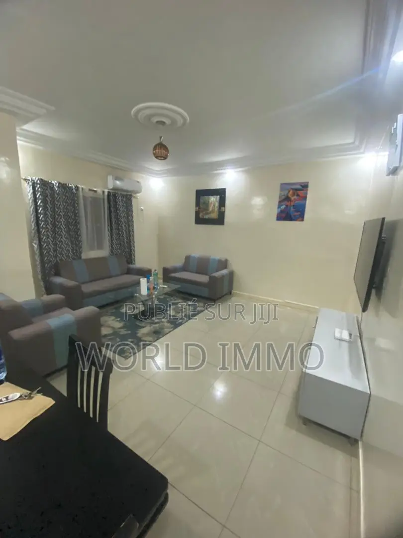 Furnished 1chbre Chambre et salon dans Studio Meublé, Almadies à Louer