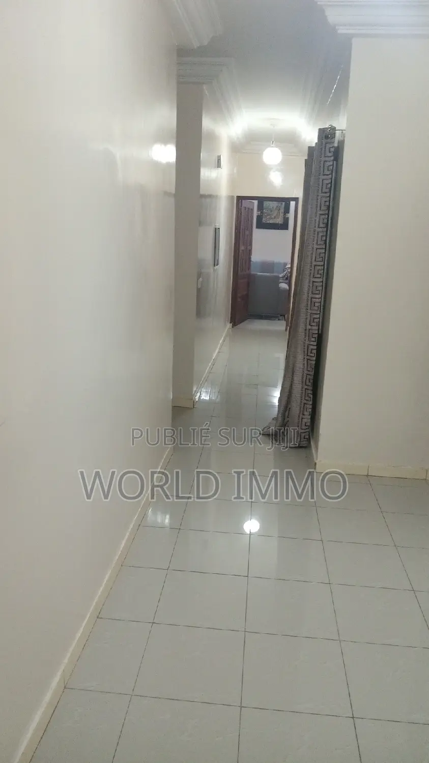 Furnished 1chbre Chambre et salon dans Studio Meublé, Almadies à Louer