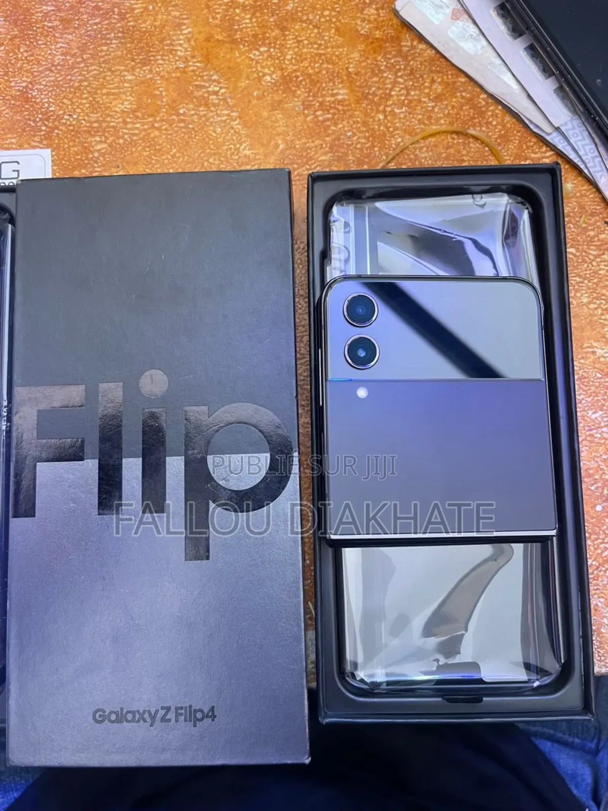 New Samsung Galaxy Z Flip4 256 GB