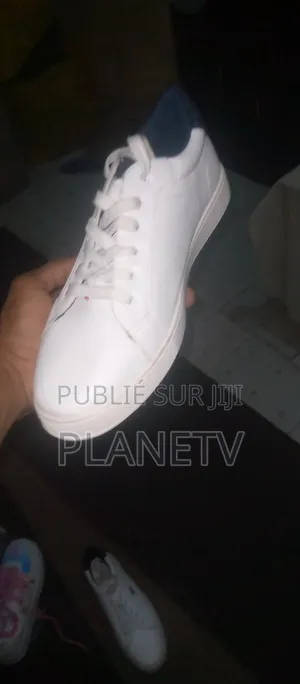 Lacoste Originale Disponible