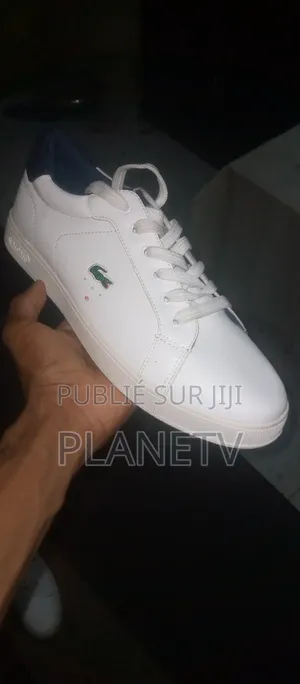 Photo - Lacoste Originale Disponible