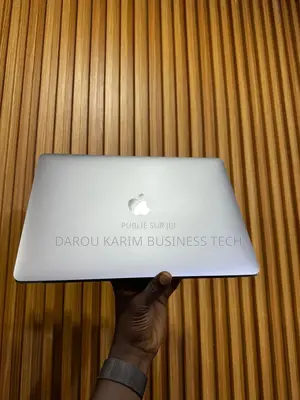 New Apple MacBook Pro 2016 8GB Intel Core I5 SSD 512GB