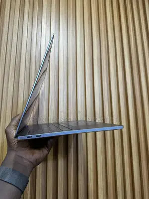 New Apple MacBook Pro 2016 8GB Intel Core I5 SSD 512GB