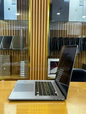 New Apple MacBook Pro 2019 16GB Intel Core I7 SSD 512GB