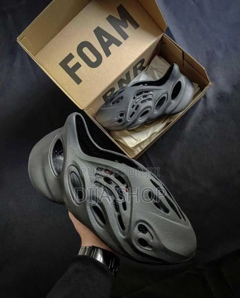 YEEZY FOAM RUNNER Disponible Pointure ,40,41,42,43,44,45,