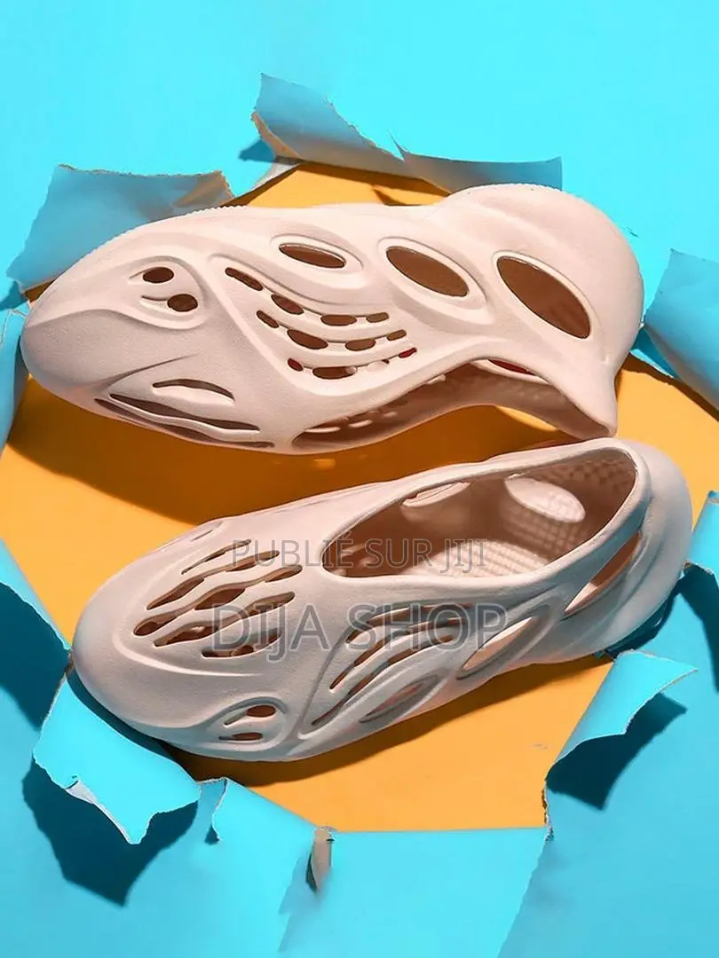 YEEZY FOAM RUNNER Disponible Pointure ,40,41,42,43,44,45,