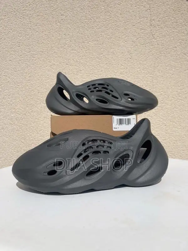 YEEZY FOAM RUNNER Disponible Pointure ,40,41,42,43,44,45,