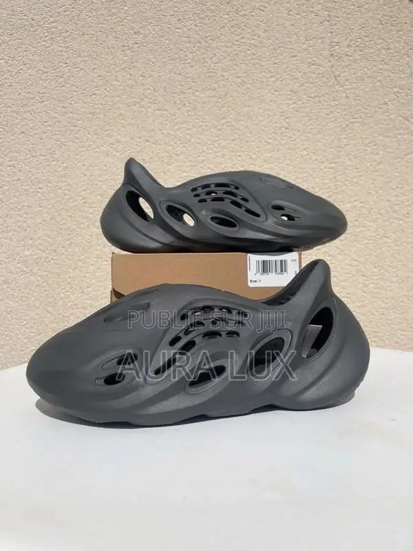 YEEZY FOAM RUNNER Disponible Pointure ,40,41,42,43,44,45,