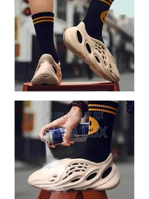 YEEZY FOAM RUNNER Disponible Pointure ,40,41,42,43,44,45,