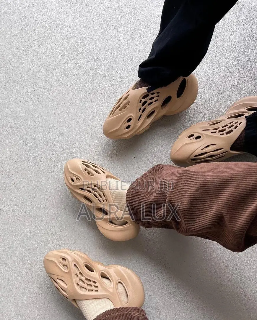 YEEZY FOAM RUNNER Disponible Pointure ,40,41,42,43,44,45,