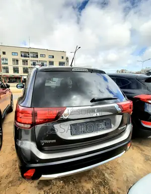 Mitsubishi Outlander 2017 Gris