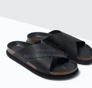 Photo - Sandale Orthopédique Noire Croisée en Cuir