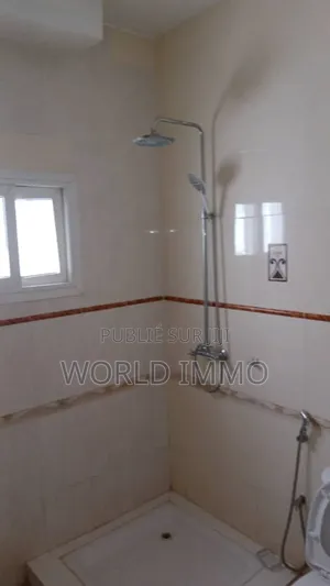 2chbre Appartement dans Monde, Yoff à Louer