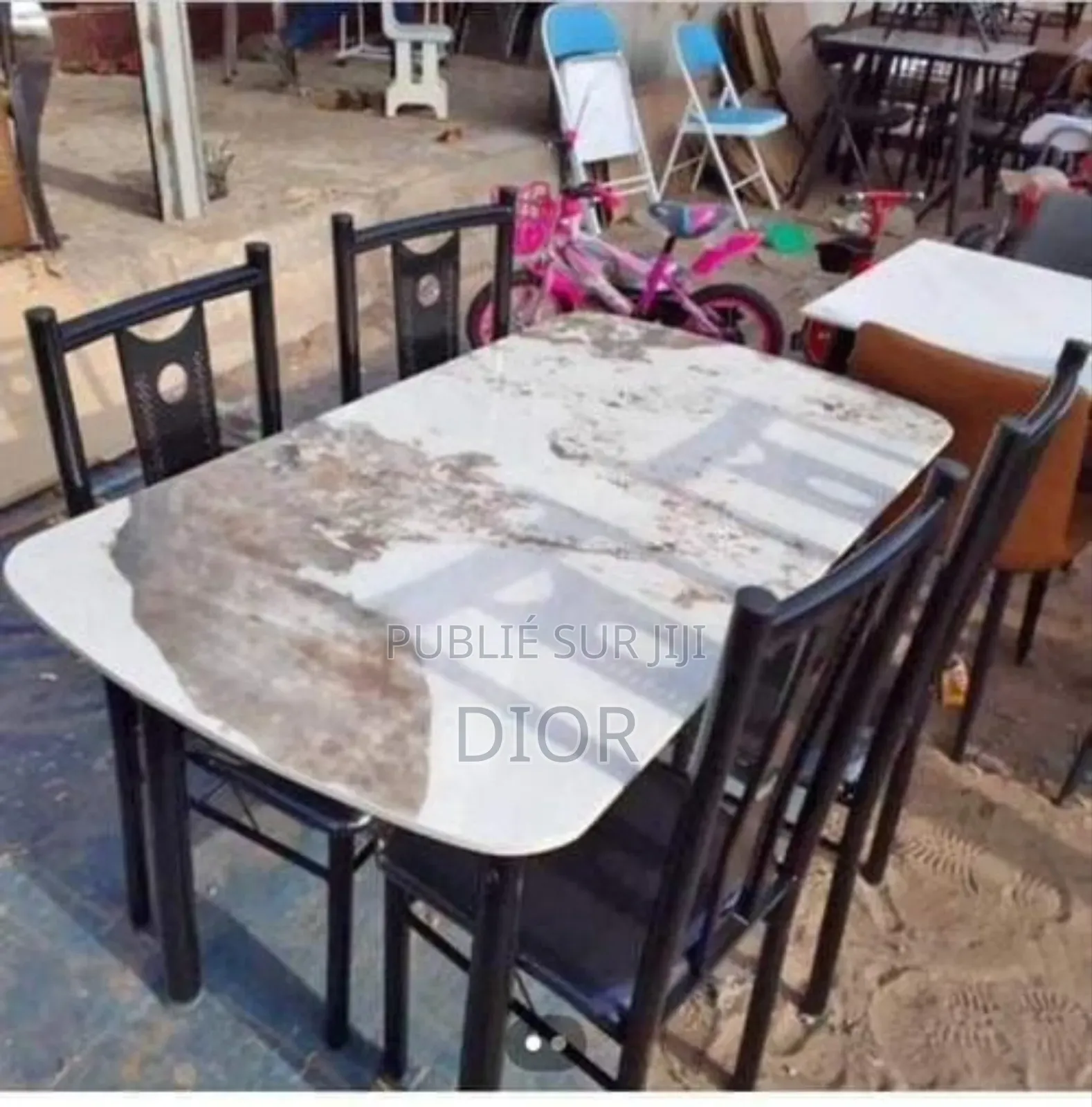 Table À Manger Avec 4 Chaises