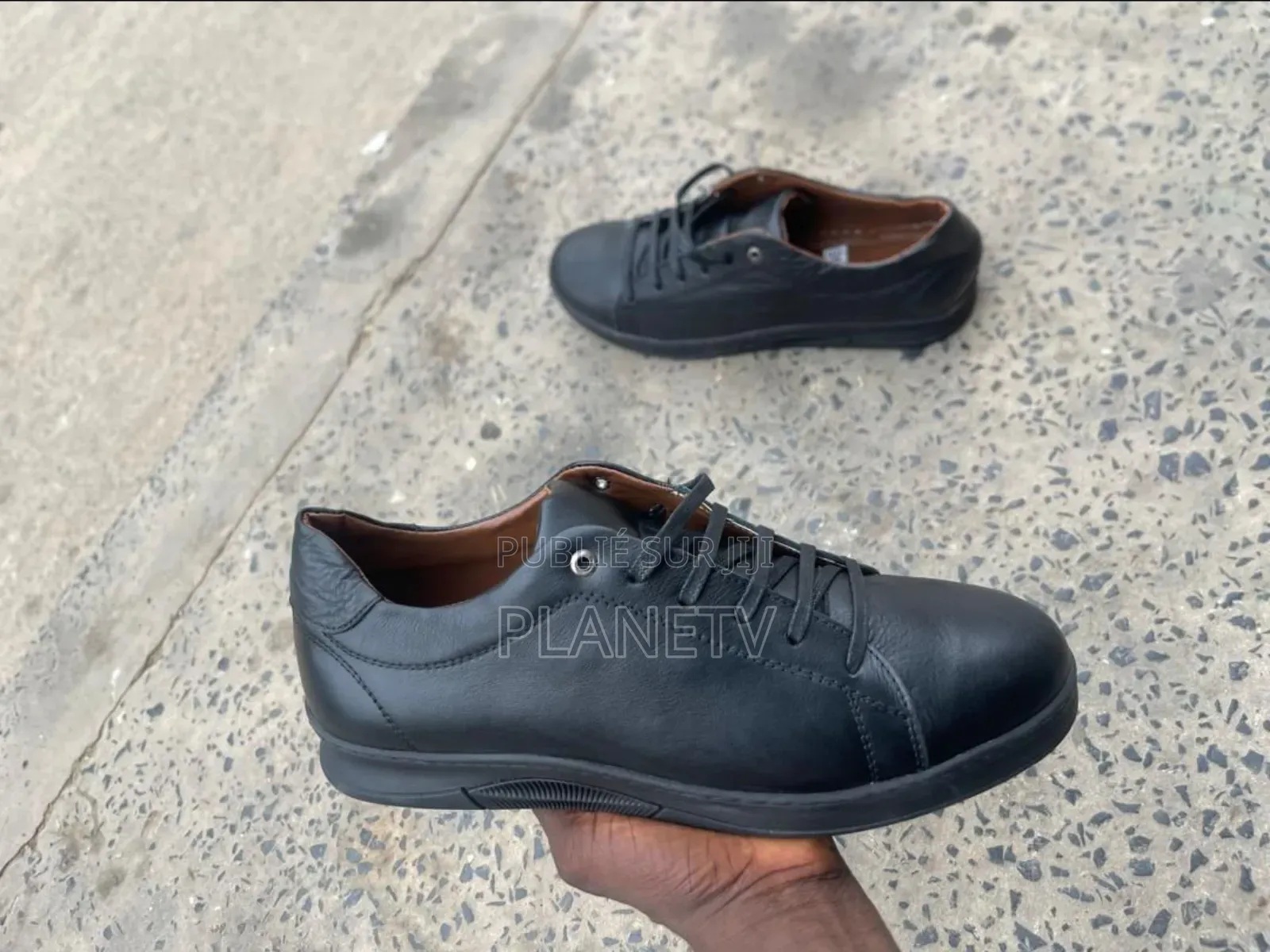 Chaussures en Cuir Disponible TDS