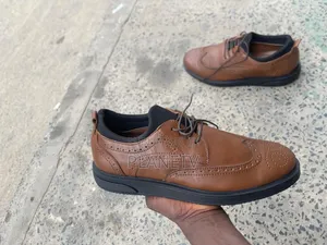 Chaussures en Cuir Disponible TDS