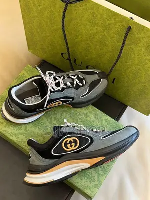 Photo - Original Gucci Run Sneakers Disponible