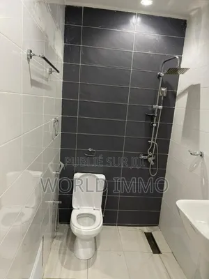 2chbre Appartement dans L'Immeuble, Almadies à Louer