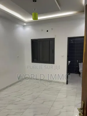 2chbre Appartement dans L'Immeuble, Almadies à Louer