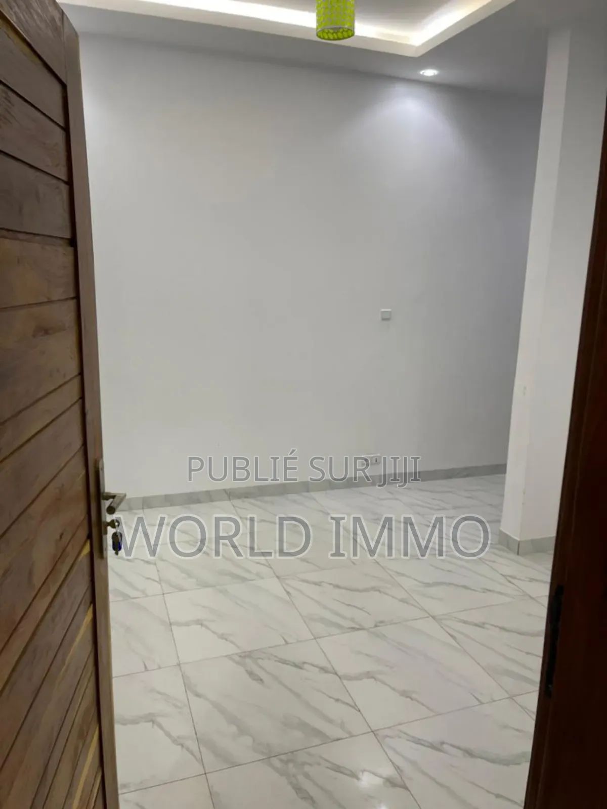 2chbre Appartement dans L'Immeuble, Almadies à Louer