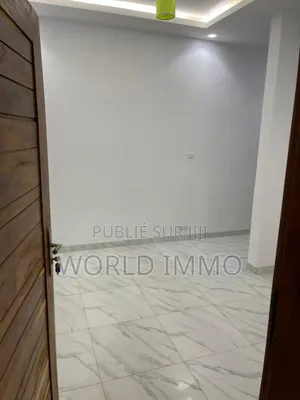 2chbre Appartement dans L'Immeuble, Almadies à Louer