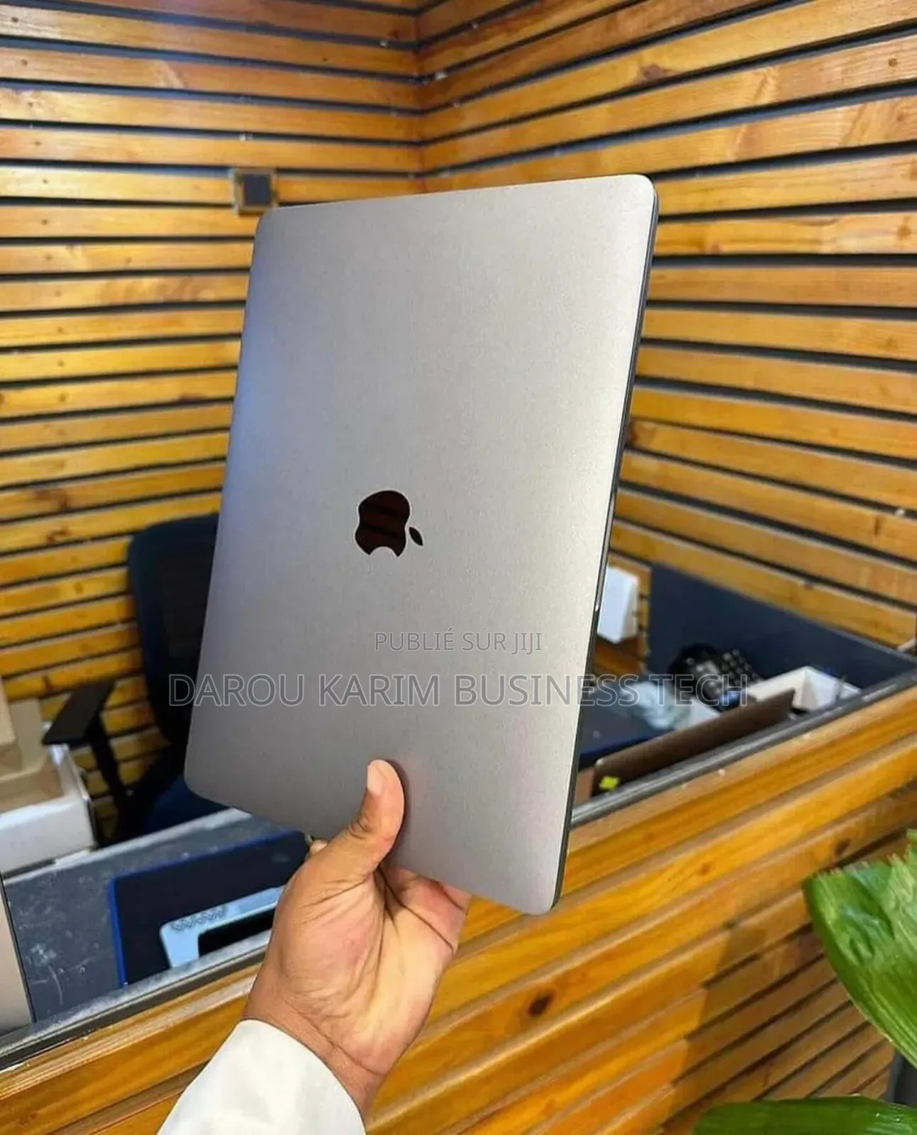 New Apple MacBook Pro 2019 8GB Intel Core I5 SSD 256GB