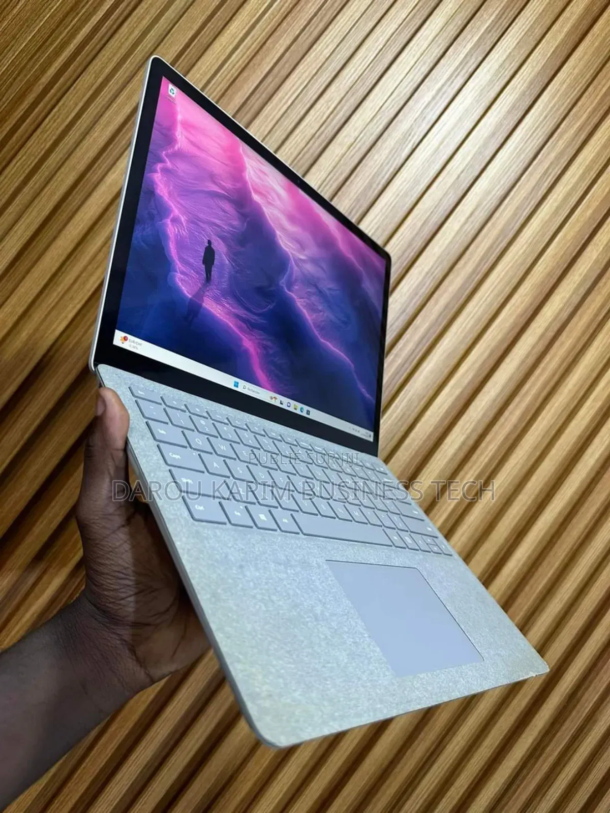 New Microsoft Surface Laptop 16GB Intel Core I7 SSD 512GB