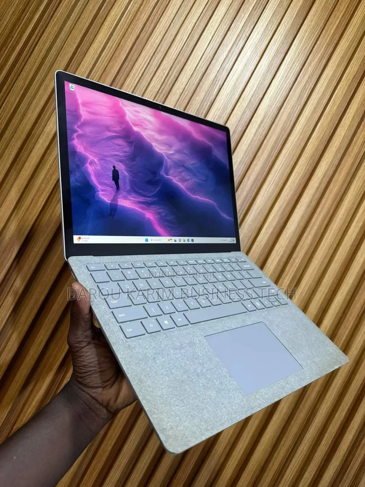 New Microsoft Surface Laptop 16GB Intel Core I7 SSD 512GB