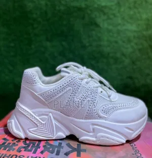 Chaussures Pour Fille Disponible CBF