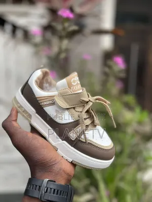 Photo - Chaussures Pour Enfants Taille 25 a 30 Disponible NVS