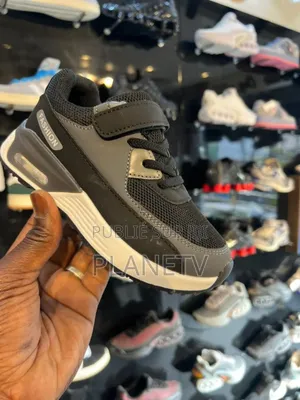 Chaussures Pour Enfants Disponible Taille 25 a 35 NVS