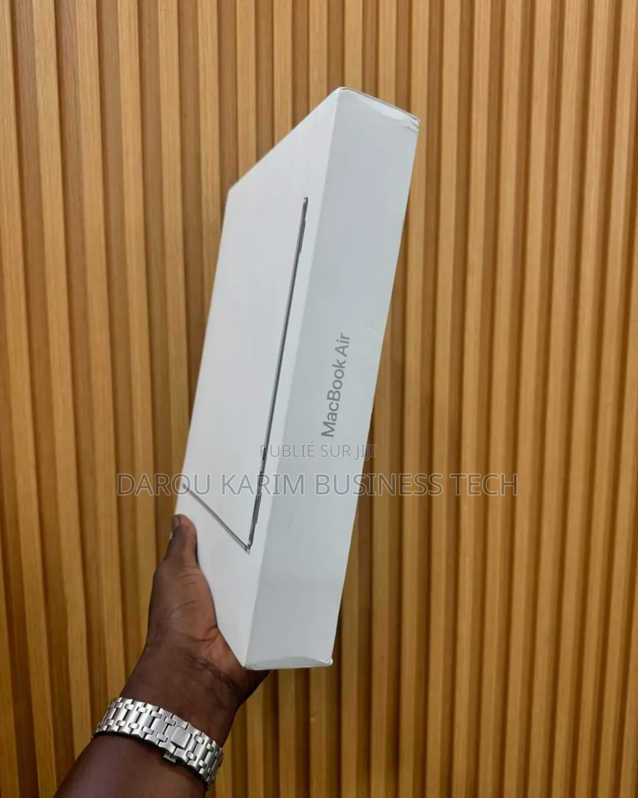 New Apple MacBook Air 2024 M3 13-Inch 8GB Intel Core I5 SSD 256GB