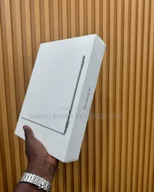 New Apple MacBook Air 2024 M3 13-Inch 8GB Intel Core I5 SSD 256GB